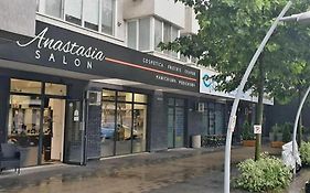 Studio Modern.